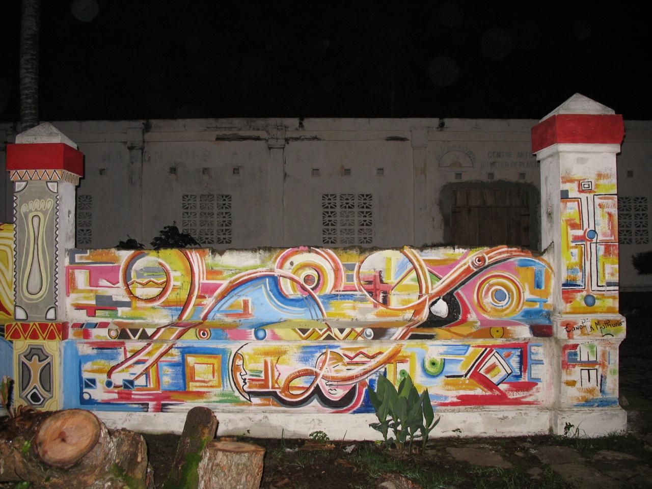 Mur d'enceinte d'un centre d'art