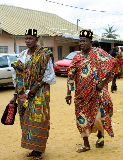Les premiers chefs en vêtements traditionnels que nous ayons vu